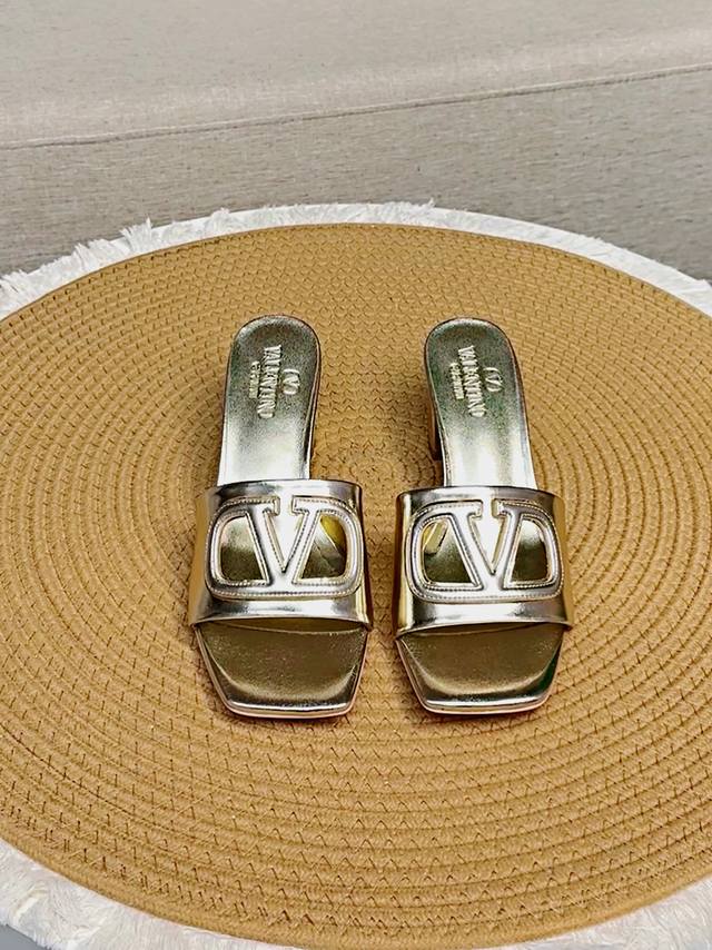 Top-Tier Edition - Genuine Leather Sole Valentino Garavani V-Logo Cut-Out 25 Lat