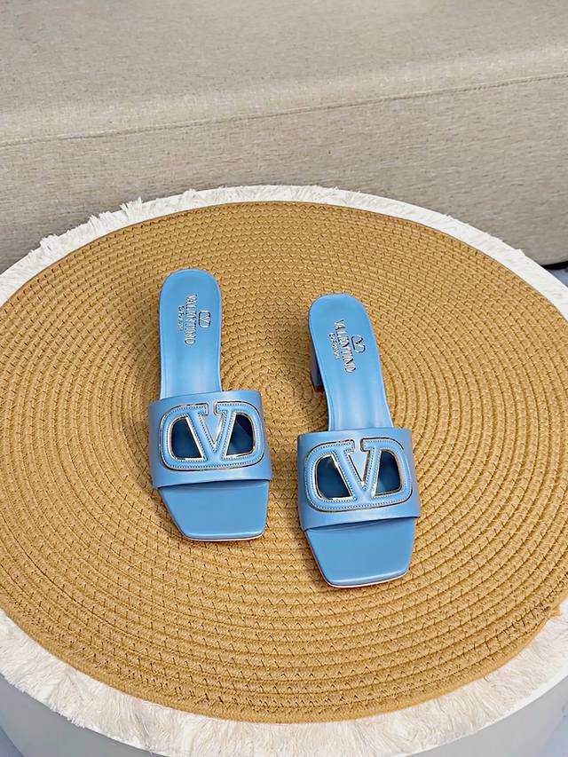 Top-Tier Edition - Genuine Leather Sole Valentino Garavani V-Logo Cut-Out 25 Lat