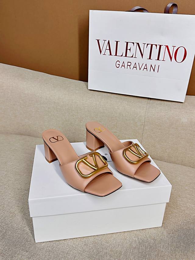 Top-Tier Edition - Genuine Leather Sole Valentino Classic Versatile V-Buckle Chu