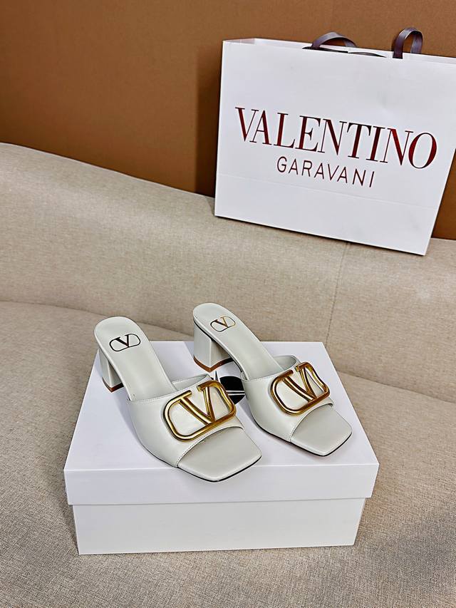 Top-Tier Edition - Genuine Leather Sole Valentino Classic Versatile V-Buckle Chu