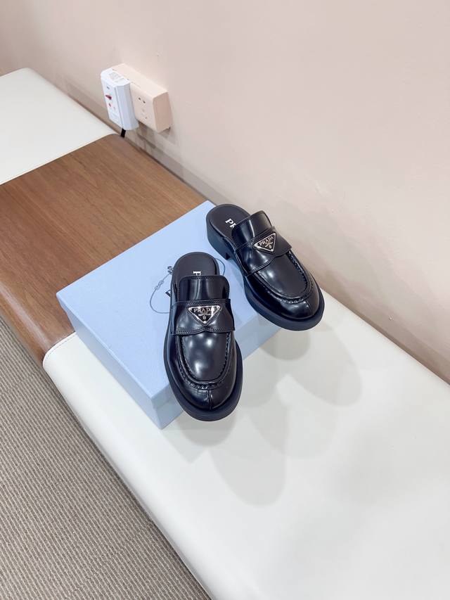 Certified The Retro Glossy Leather Has Been Reinterpreted Through A Series Of De