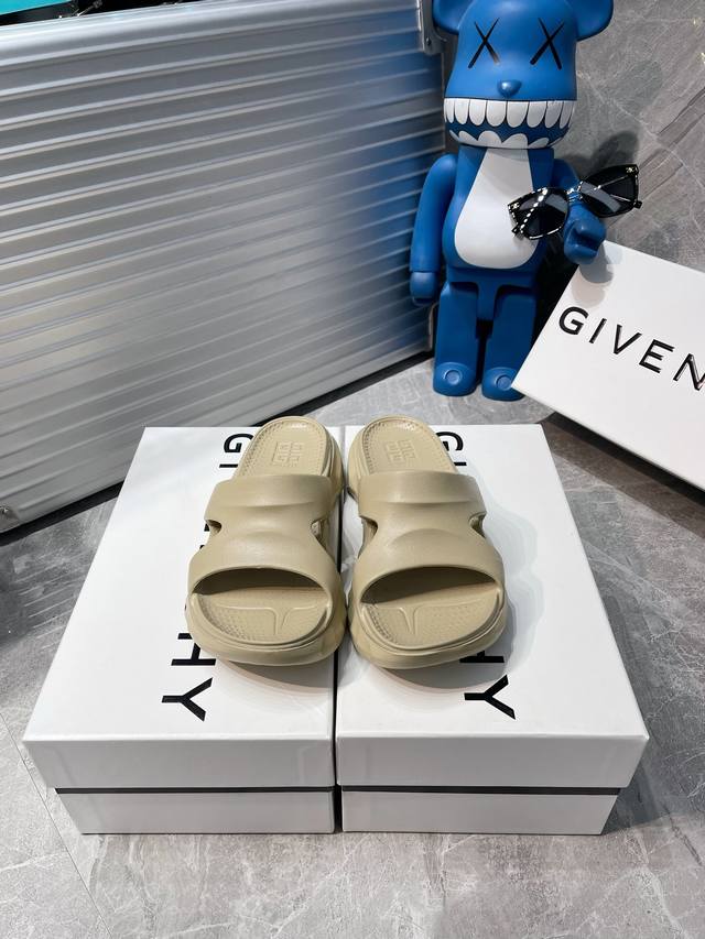 Factory-Made, Official Custom, Original-Grade Givenchy Rubber-Covered Slip-On Sa