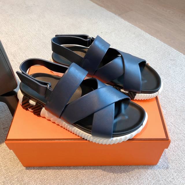Hermes... A Eclair Couple's Edition 203 New Colors + Best-Selling Series. Featur