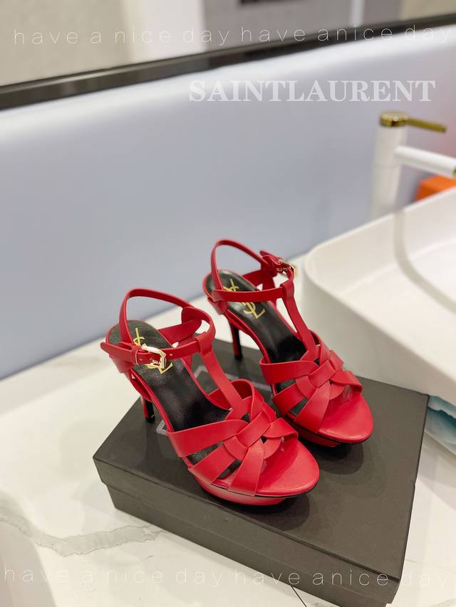 Saint Laurent High-Quality Craftsmanship, Latest Asymmetrical Heel Design For Ma