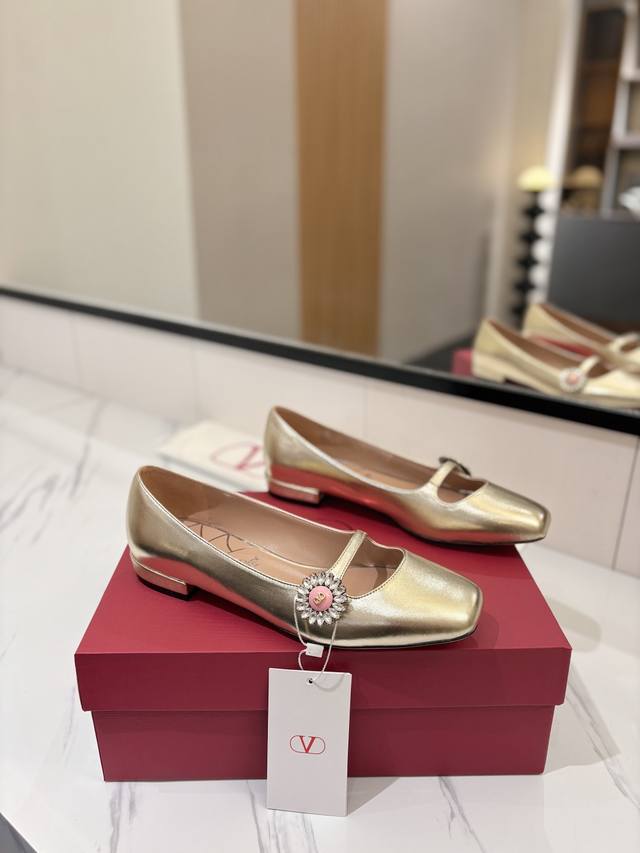 Factory Price: Valentino 2025 Ss New Butterfly Bow Mary Jane Pumps. The Butterfl