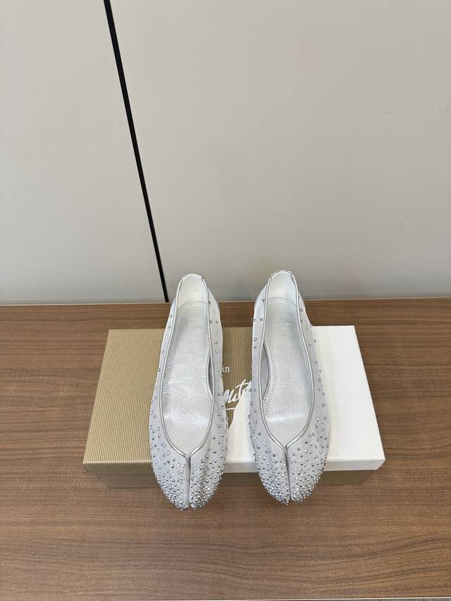 Cl Mm6 | Magila Collaboration Flat Split-Toe Shoes With Rhinestones Christianlor