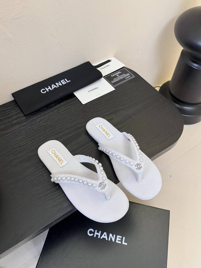 Chanel's Hottest Seller! Authentic Store-Quality Version! A Stylish Thong Sandal