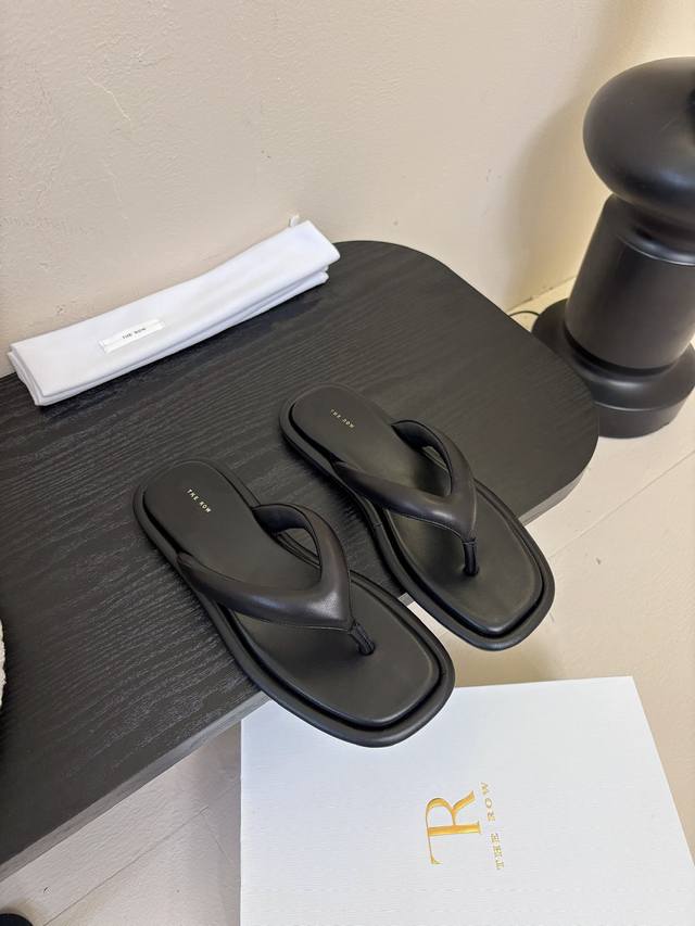High-Quality Factory-Direct The Row 25Ss Flat Sandals, Thong-Style Flip-Flops. T