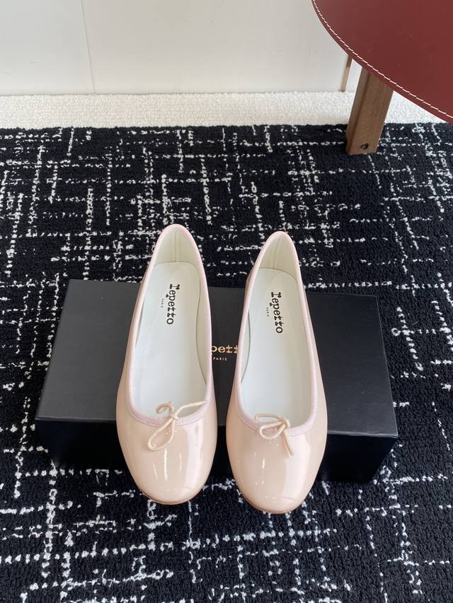 Premium Quality Repetto 25Ss Spring/Summer Flat Ballet Shoes. The Toe And Insole