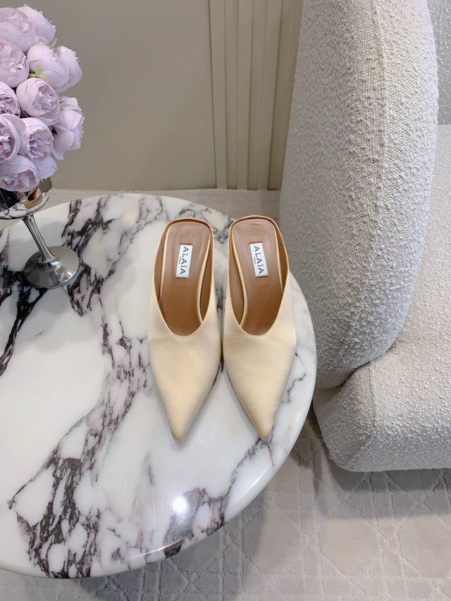 Factory Price Alaia New Pointed Toe Wedge Mule Sandals Comfortable And Fashionab