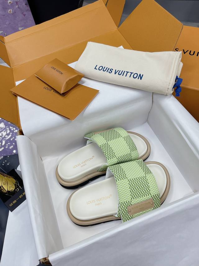 Factory Price: Airplane Box 10 Lv Couple's Edition Flagship Store Latest Release