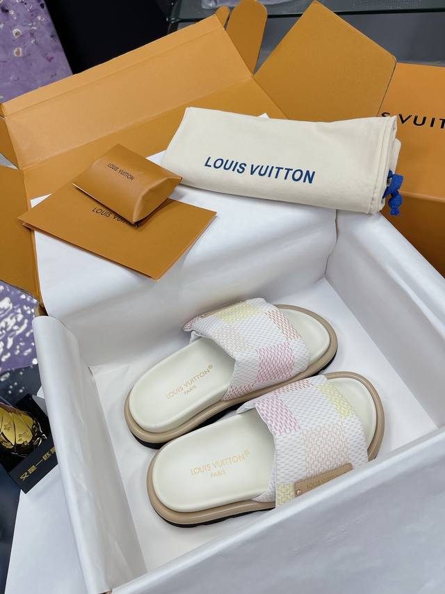 Factory Price: Airplane Box 10 Lv Couple's Edition Flagship Store Latest Model D