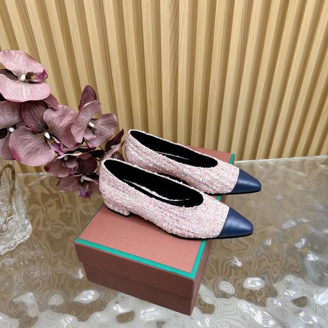 Loro Piana L Classic Beautiful Color-Blocked Retro Witch Flat Shoes. Minimalist