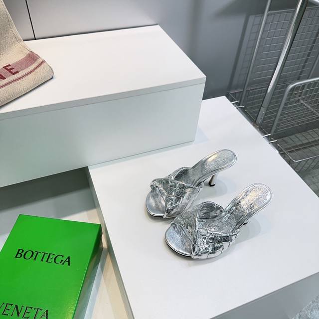 High-Quality Factory-Direct! Top-Tier Quality Bottega Veneta 25 Spring/Summer Ne