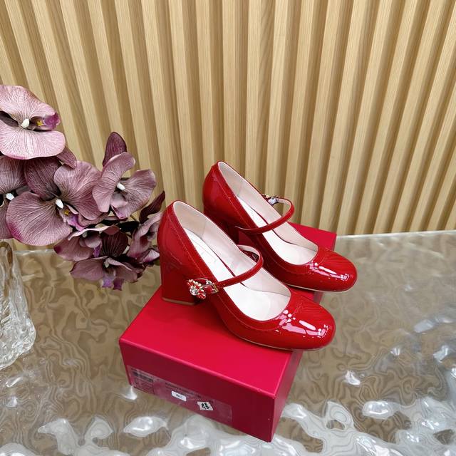 Rover Vivier Rv Diamond Buckle Mary Jane Shoes This Princess-Inspired Mary Jane