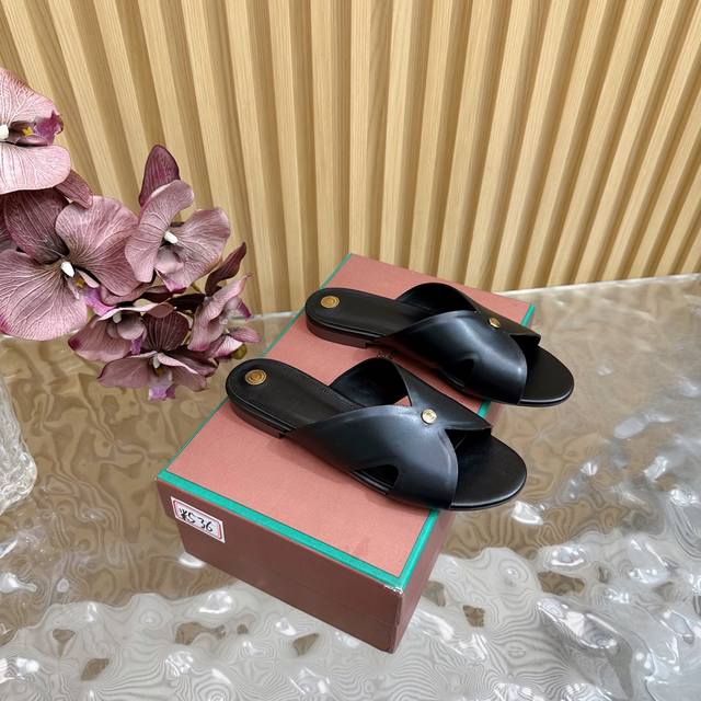 Loro Piana L Classic And Elegant Metal Round Logo Insole Slippers, Flat Shoes, S