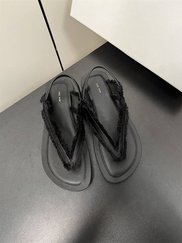 The Row New-Arrival Thong Sandals A Sleek And Minimalist Design Even In Its Simp