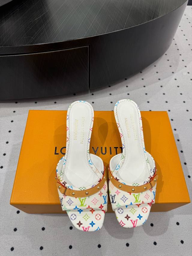Focusing On Luxury And High-End Accessories, It Outshines Ordinary Versions. Per