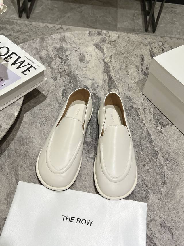 The Row Classic Ballet Shoes Same Style As Kendall Jenner, Extremely Simple, But
