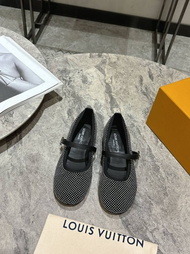 Lv Donkey Brand's Latest Diamond-Filled Ballet Shoes, Counter Genuine Products P