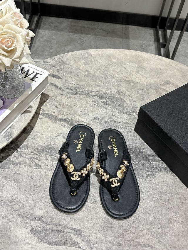 Chanel 25P Gem Flip-Flops It's Like An Exquisite And Gorgeous Little Object, How