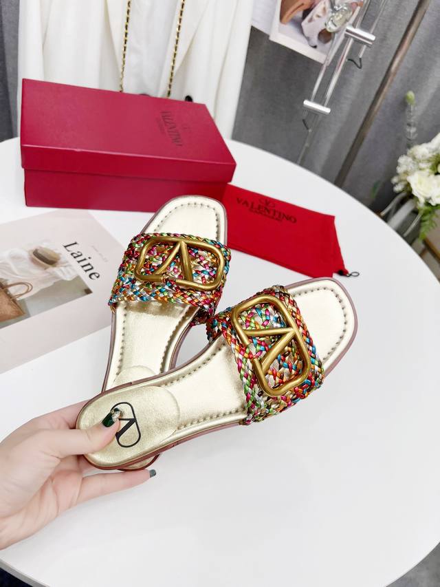 Valentino. Valentino 2025 Latest Series Of Counters, Perfect Colorful Weaving De