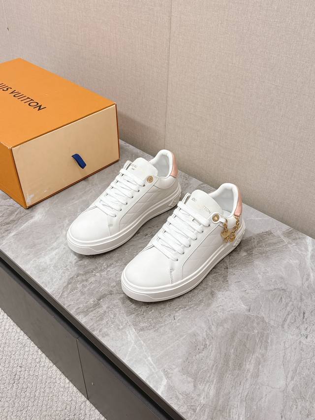 Louis Vuitton Louis Vuitton Couple White Shoes. Many Internet Celebrities And Fa