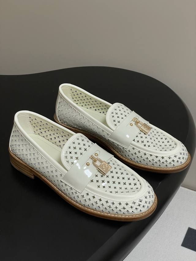25Ss New Spring Louis Vuitton Lv Lock Ballet Shoes Hollow Punching Loafers Monog