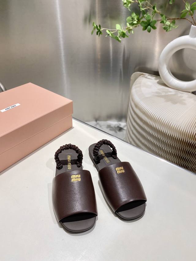 Out Miu Miu 2025 Early Spring Catwalk New Slip-On Lazy Slippers Official Spring