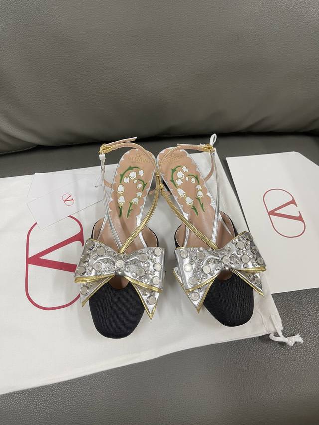 Valentin*25Ss Bow Mary Jane Is So Sweet. The Bow Element Is Sweet And Age-Reduci