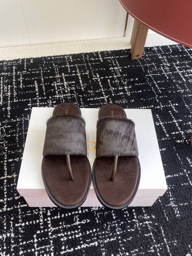 Dongguan Purchasing Level New 25Ss The Row Flip-Flops At First Glance, This Shoe