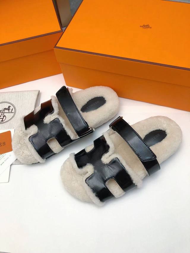 A Wave Of Surprises. The Wool Slippers Are Definitely Fashionable And Top-Qualit