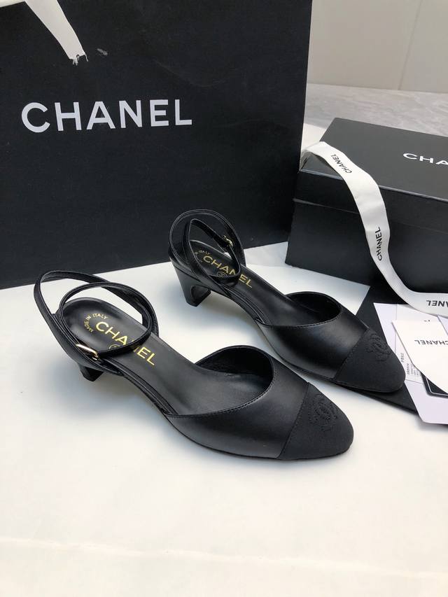 Classic Sling Back Colorblocked Small Heel Sandals Gentle And Intellectual At Th