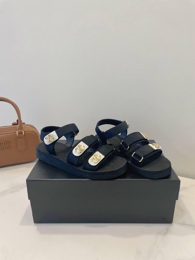 Chanel Chanel 25C Summer Fashion Item! The Exaggerated Double C Buckle Design Is