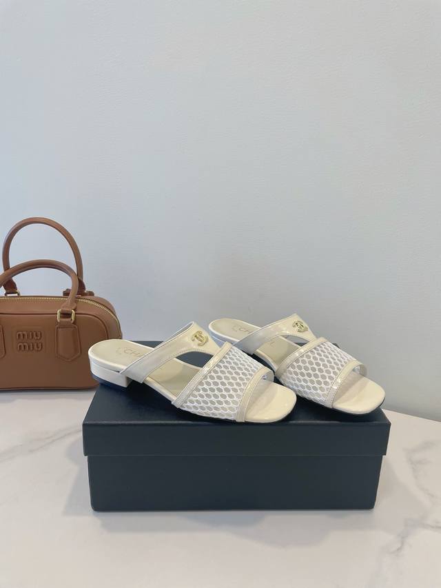Chanel Chanel 25C Summer Hollow Shoes, Special Handmade Artwork Is So Beautiful