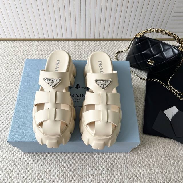Prada 2025 New Model, The Best-Selling Roman Sawtooth Thick-Soled Sandals Regula
