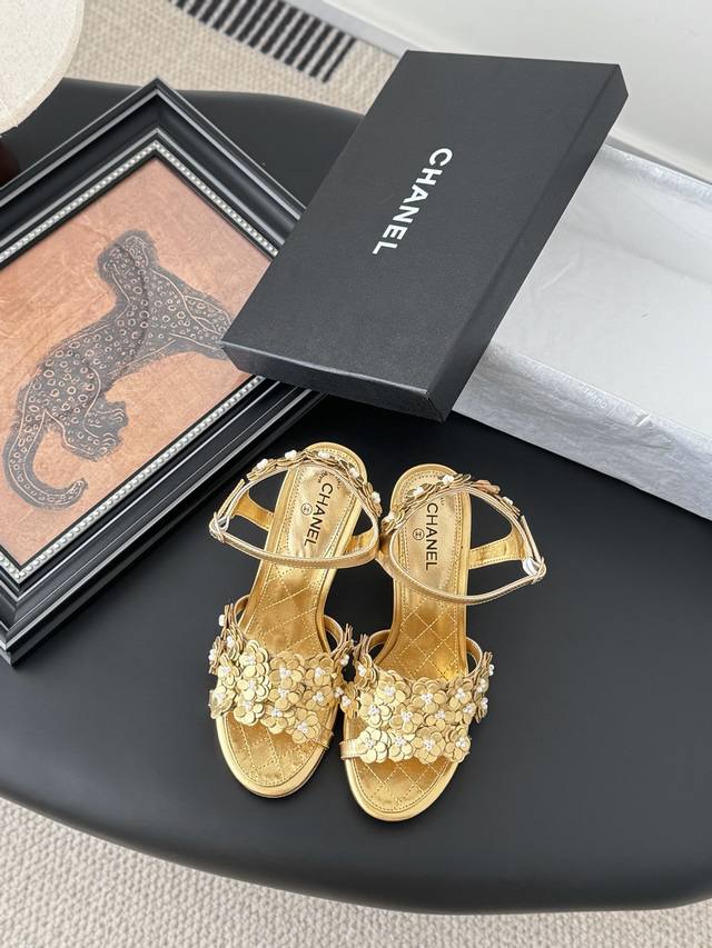Chanel 25P New Camellia Slippers Each Of The Exquisite Flowers Is Decorated With