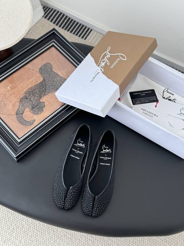 Joint Maison Margiela X Cl Rhinestone Flat Shoes This Shoe Is Made Of Mesh Decor