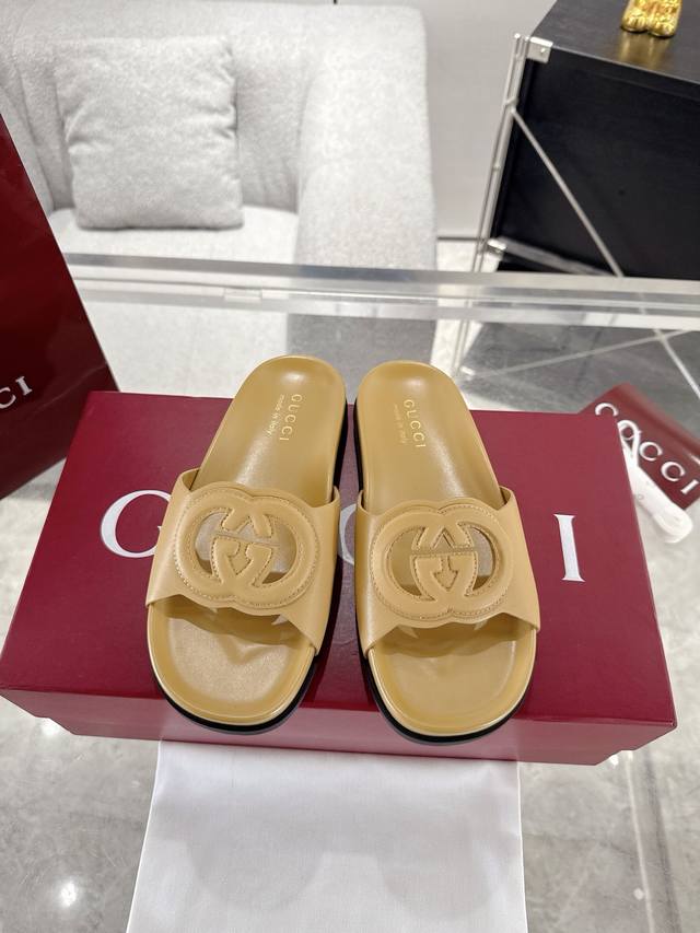 Couple Gucci Couple Buckle Double G Slippers This Sneaker Is Crafted With Iconic