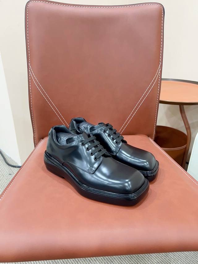 Certified This Exquisite Sneaker Has Smooth Lines, Combining Sports Vitality Wit