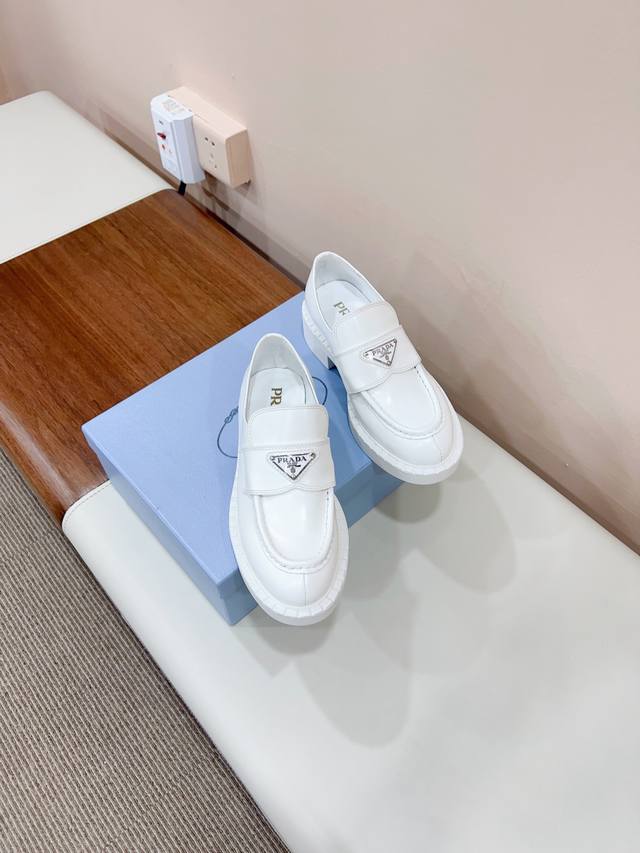 Triangle Logo Thick-Soled Casual Small Leather Shoes Many Internet Celebrities W