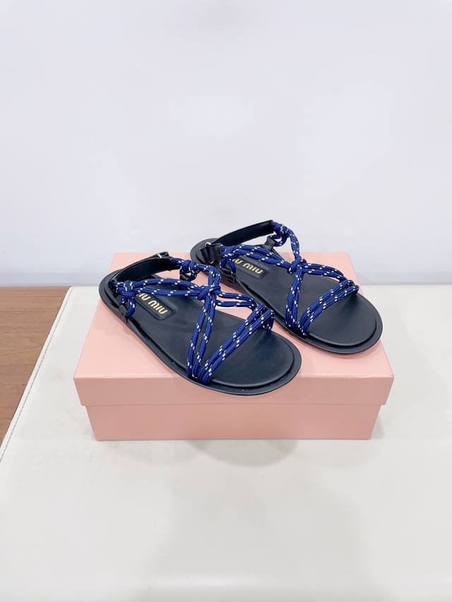 Miumi*Miu Miu 25 New Summer Product, The World's Hottest Thong Sandals, Appearin