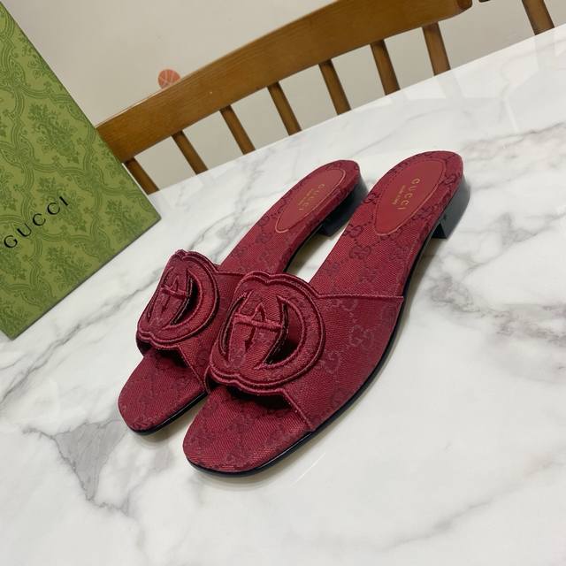 Gucci Gucci's Latest Summer Double Flat Slippers, Popular Hollow Relief Design,