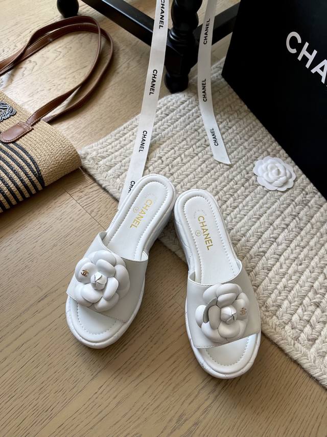 Chanel 25C Early Spring New Thick-Soled Camellia Slippers! Top Version! Availabl
