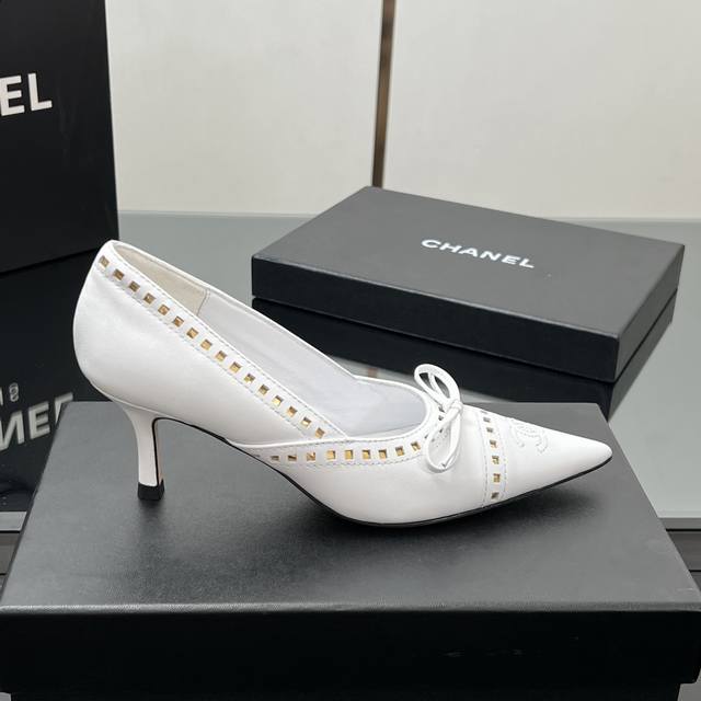 Factory Price High Quality! 2025 New Chanel Chanel Brogue Pointed High Heels Sin