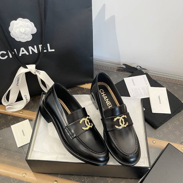Purchasing Level * Chanel Gold Embossed Camellia Big Double Loafers High-End Qua