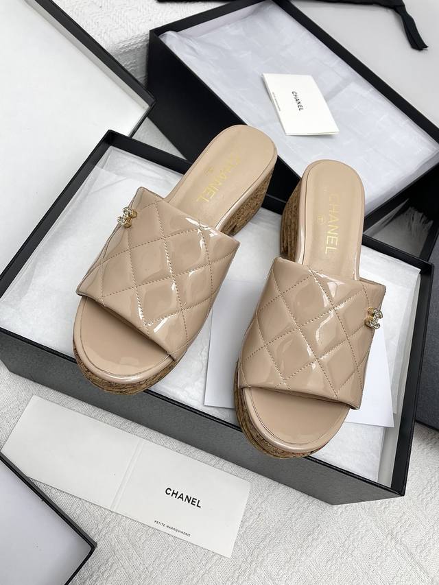 Chanel2025 New Diamond Wedge Heel Heightening Thick-Soled Slippers Many Celebrit