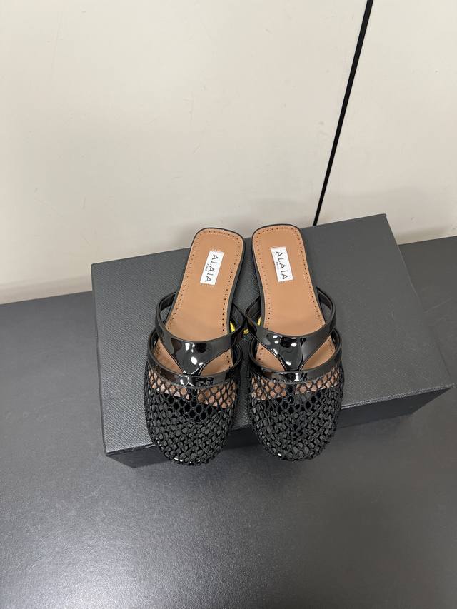 Alaia 25Ss Mesh Flat Flip-Flops Super Chic Design With A Unique And Elegant Feel