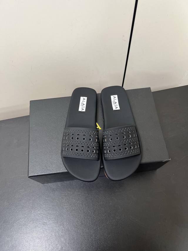 Alaia 25 New Retro Hollow Sandals Full Of Girlish Style Modern And Retro, Very S