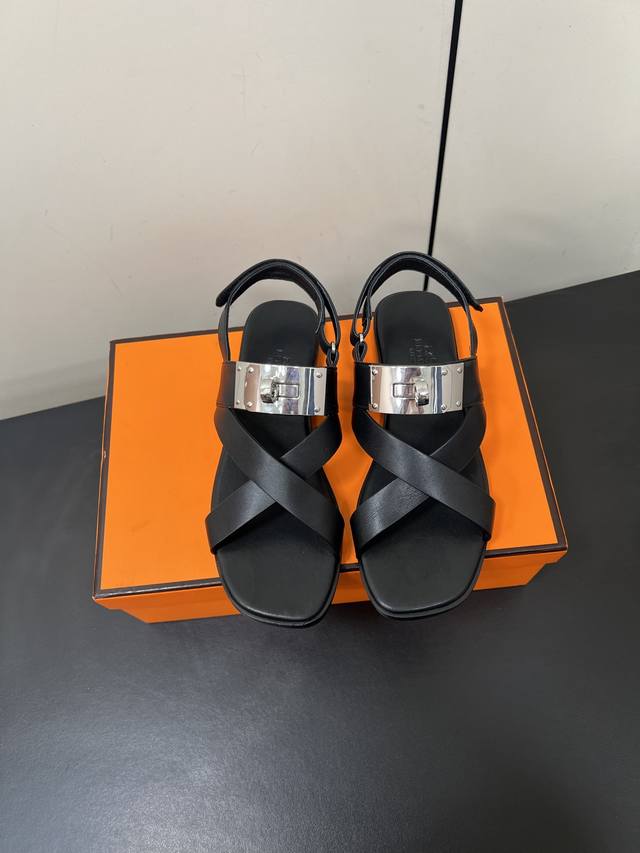 Hermes Hermes Classic Kelly Buckle Sandals The Extremely Retro Design Has A Stro